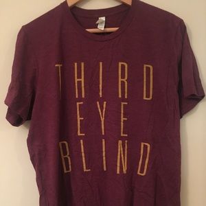 GRAPHIC TEE!! In great condition!